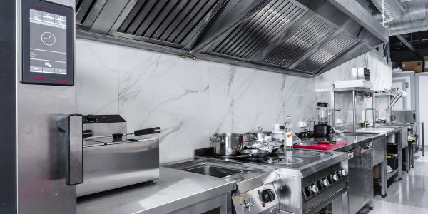 Desengrase Campanas Extractoras de Cocinas Benferri · Cocina de Cafeterías